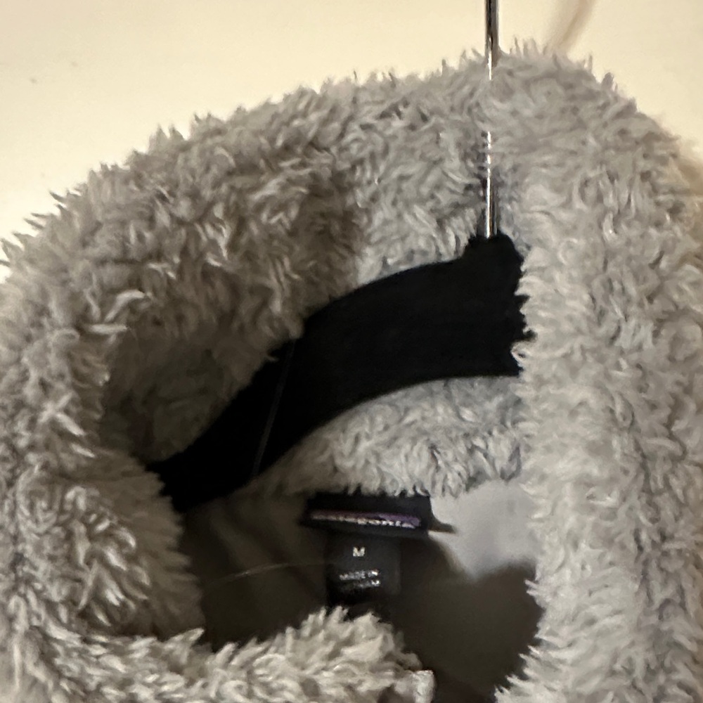 Patagonia Womens Fuzzy Gray Vest - Picture 4 of 4